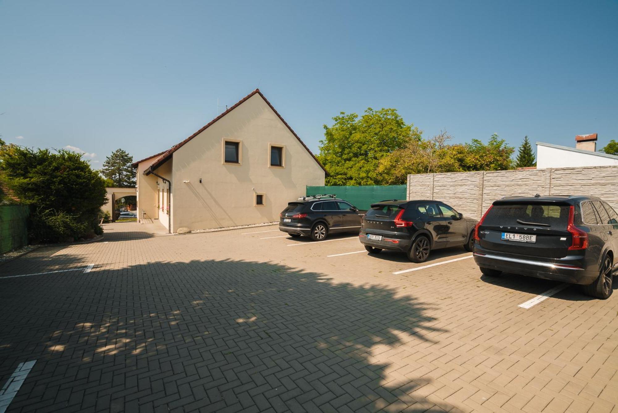 Penzion Sezemice Exterior foto